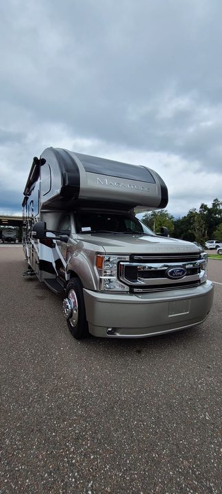 The 2022 Thor Magnitude BT36 on the road